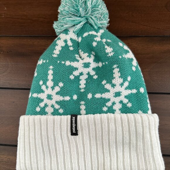 Patagonia Accessories - Patagonia Women's Powder Town Beanie Green/White Snowflake